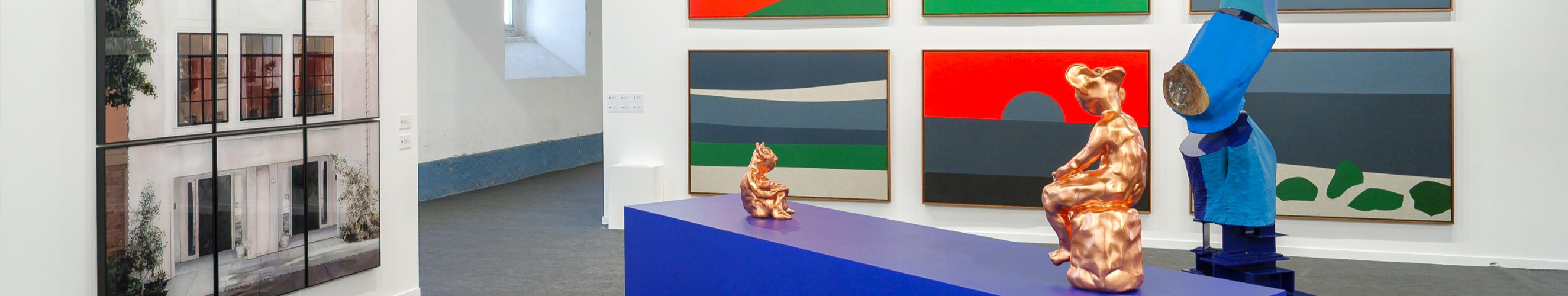 ARCOlisboa Gallery with paintings in the background and statues in front of it