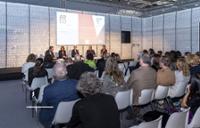 People listening to a lecture at ARCOmadrid