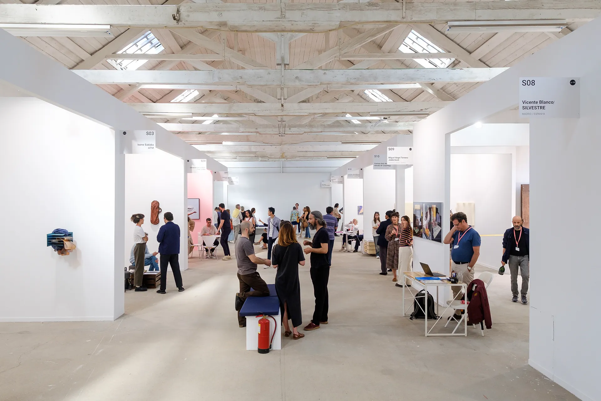 People at the ARCO Lisbon exhibition