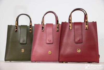 Bolso rojo, rosa y verde en Bisutex