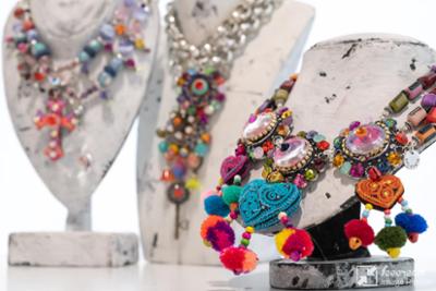 Exposición de collares en Bisutex