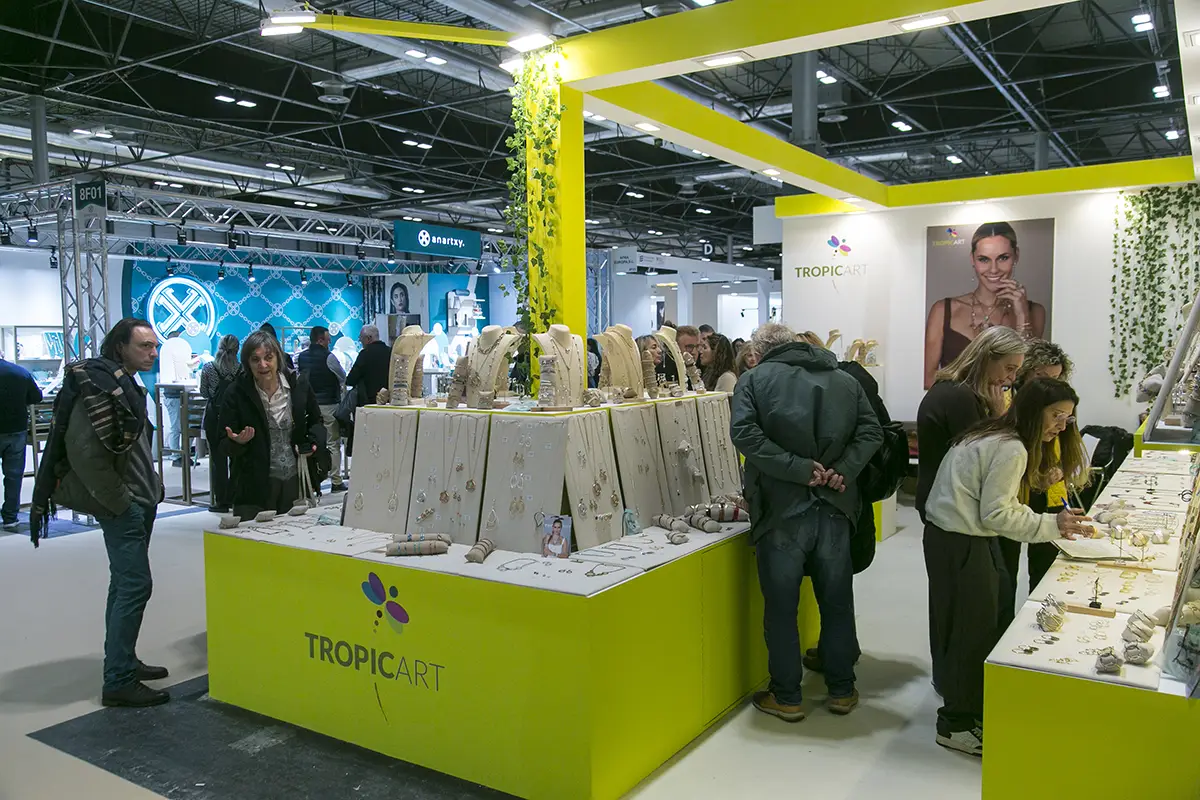 Necklace with two stones in bisutex