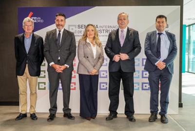 Caption 1: Juan Ramírez, representing FIMPA; Alberto Leal, director of the International Construction Week; Alejandra Bonilla Leguizamón, Chargé d’Affaires at the Colombian Embassy in Spain; Luis Rodulfo, president of CEPCO; and Pablo Martín, president of ASEFAVE.
