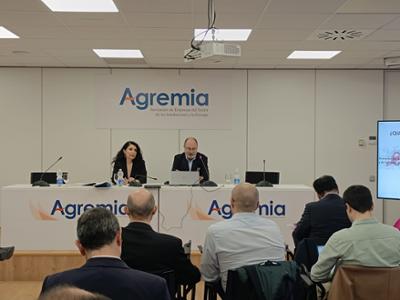 Sonia Pomar y Nicolas Klingenberg, directora y presidente de FEGECA, en la presentación del informe en la sede de Agremia