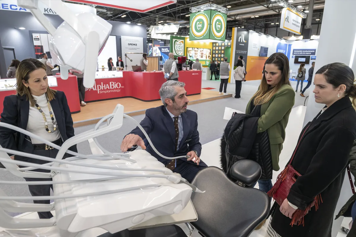 Exhibitor demonstrating how his product works to visitors.