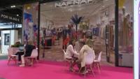 Meeting between exhibitor and visitors at the fair