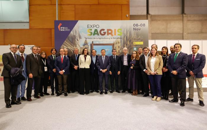 foto inaugural con el ministro Luis Planas