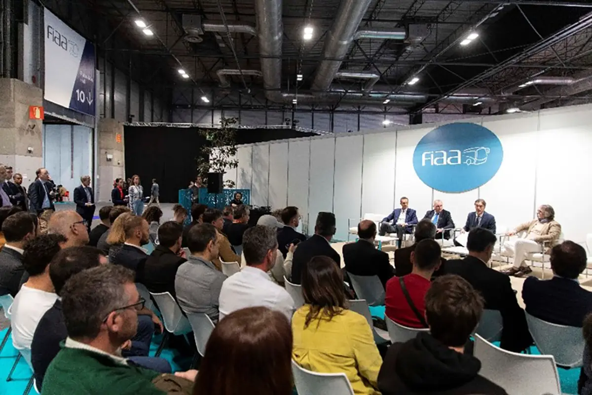 Exposición autobús Mercedes-Benz