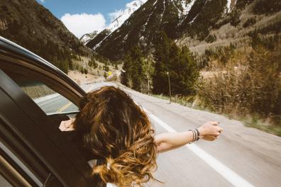 Mujer en coche