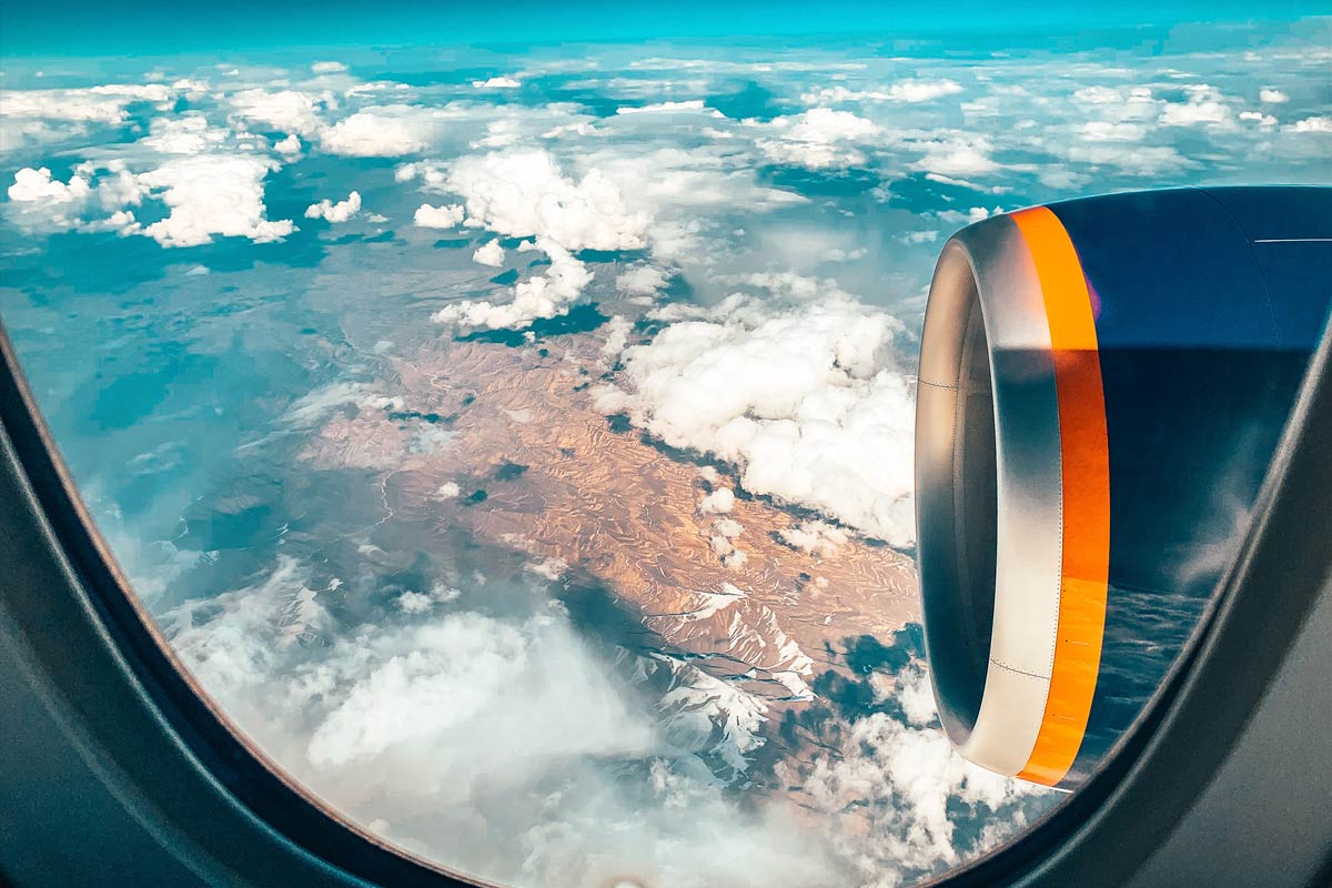 Area 4. Vista aérea desde la ventanilla de un avión.