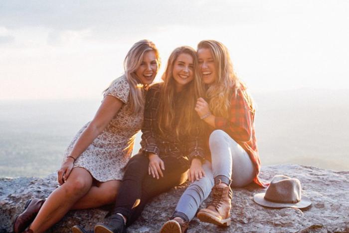 Chicas sonriendo