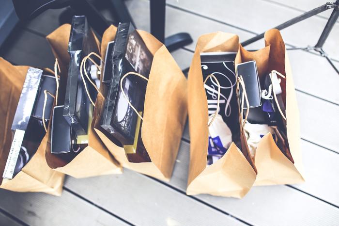 Varias bolsas con compras