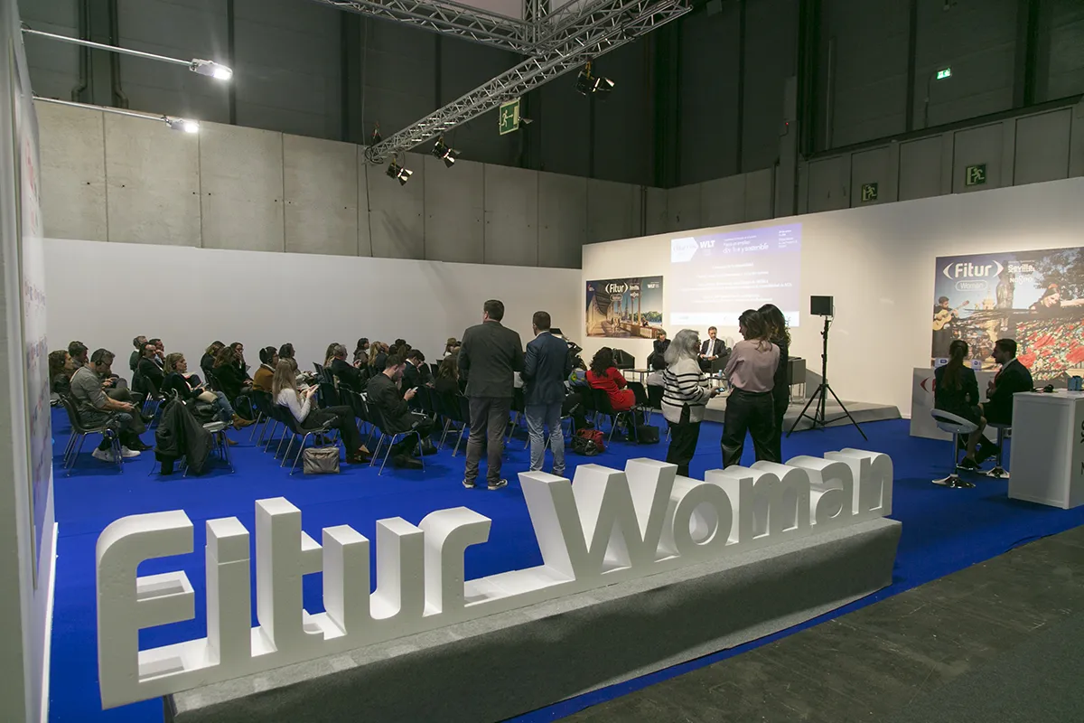 FITUR Woman conference and 3d logo
