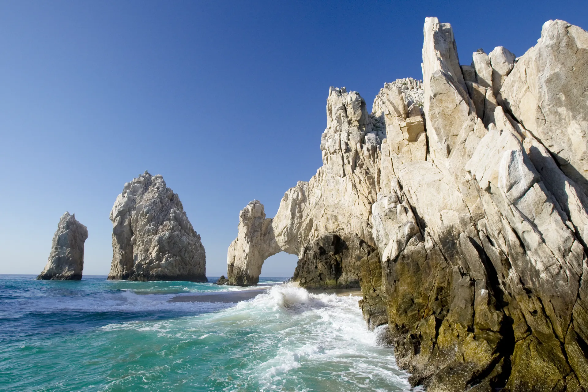 Costa de Mejico con arco de piedra Mexico Fitur 2026