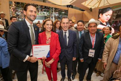 Entrega premio mejor stand de paises FITUR 24