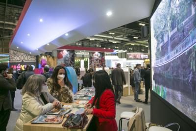 A group of professionals in the Americas pavilion at FITUR