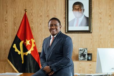 Márcio de Jesus Lopes Daniel, ministro de Turismo de Uganda.