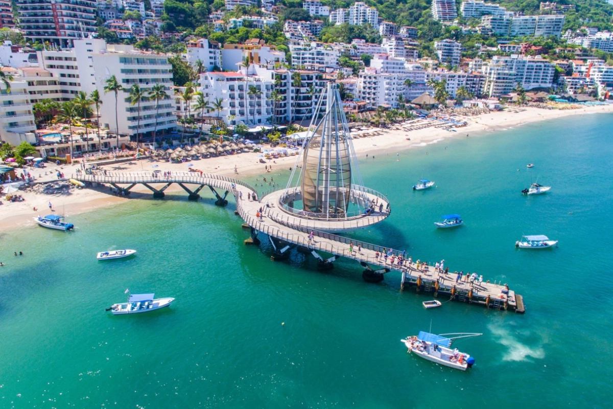 muelle con barcos. Jalisco, Mexico en FITUR