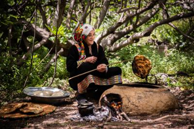 Una mujer jordana cocinando.