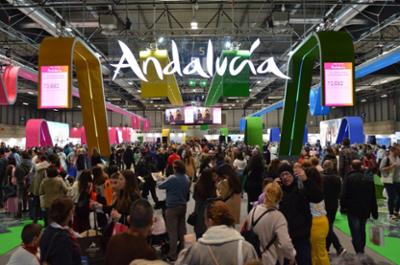 Numeroso público en el stand de Andalucía de FITUR 2023