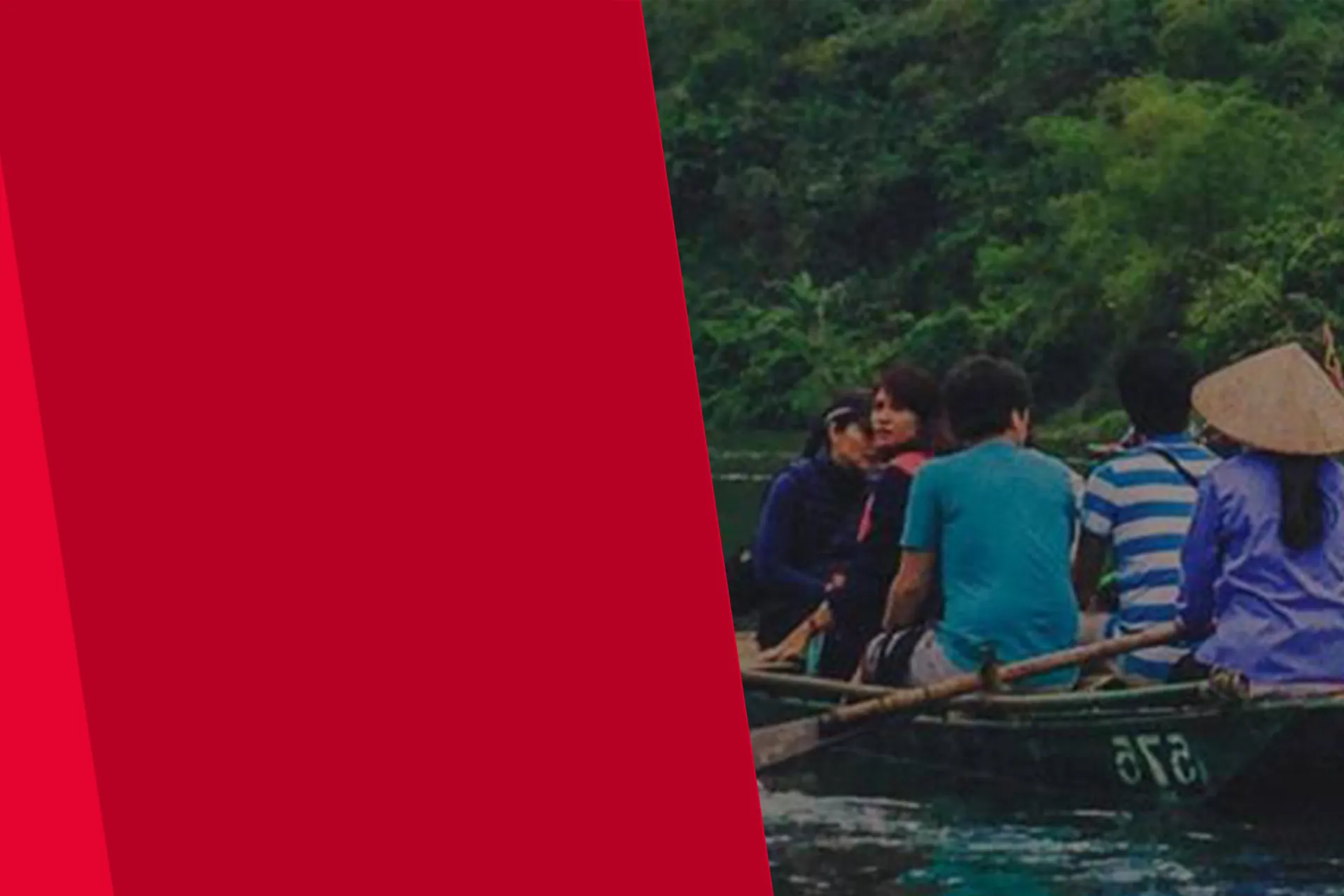 Asian people navigating a river in FITUR Next