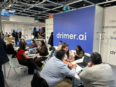 People gathered at the Drimer AI stand at FITUR 2026.
