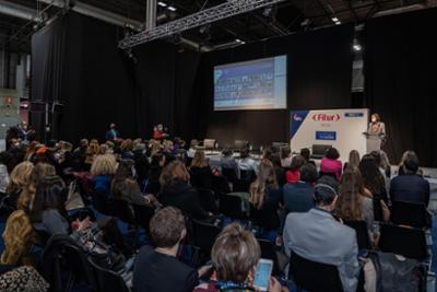 Ponentes durante una charla en Fitur woman