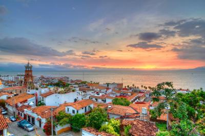 Pueblo costero con el mar al fondo en un atardecer Mexico Fitur 2026