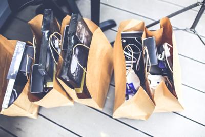 Varias bolsas con compras