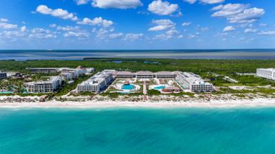 Aerial view of the Ocean Allure Costa Mujeres hotel.