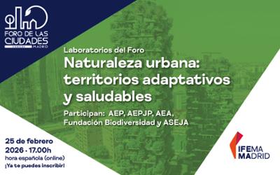 Personas trabajando un proyecto en una mesa