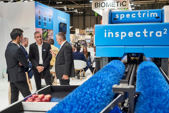 Exposición de maquinaria industrial.