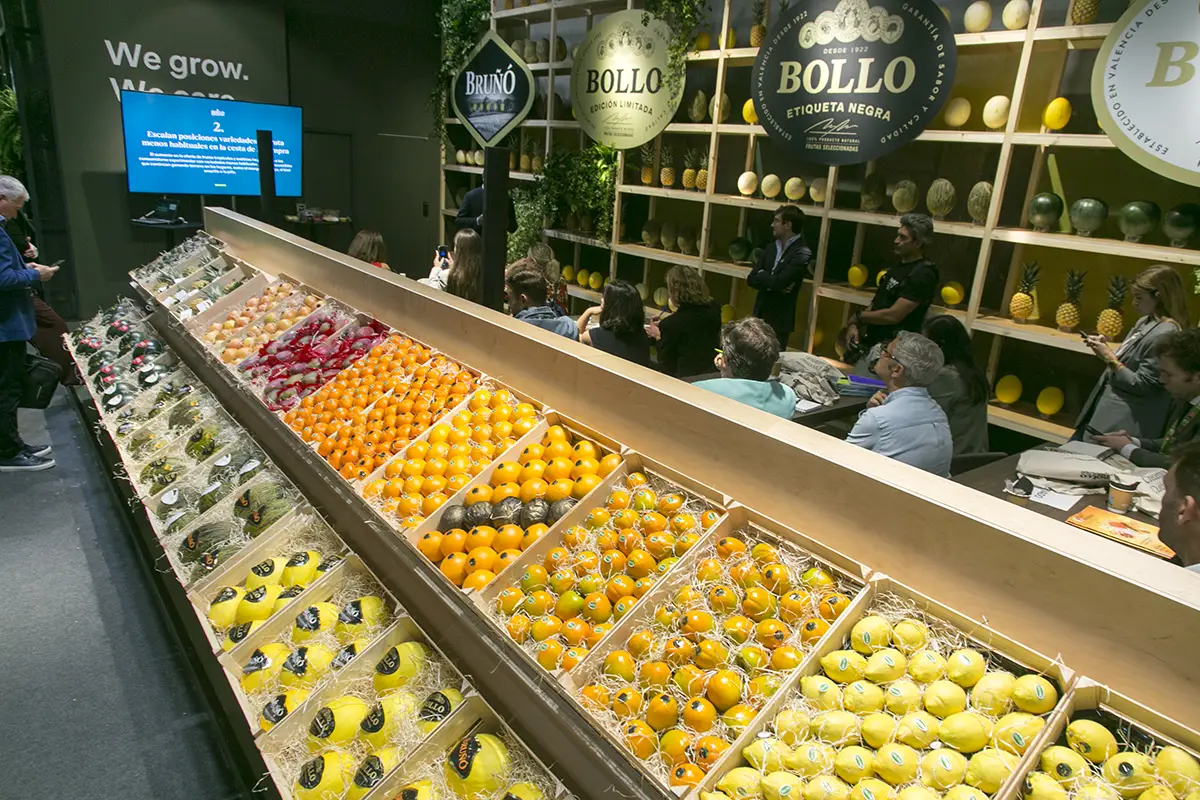 Stand de FRUIT ATTRACTION con frutas y hortalizas.
