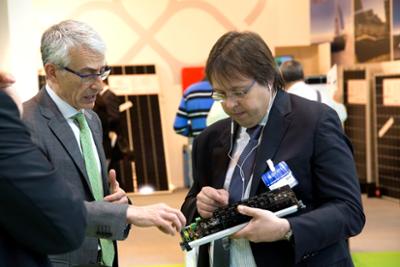 Exhibitors commenting on an article from a stand.