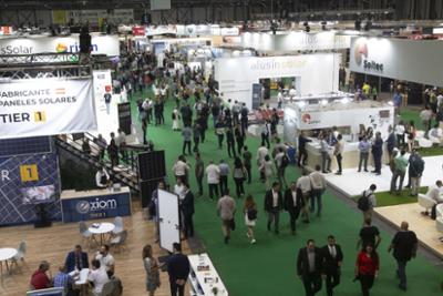 Professionals visiting the different stands of GENERA