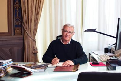 The Mayor of Valencia at work in his office