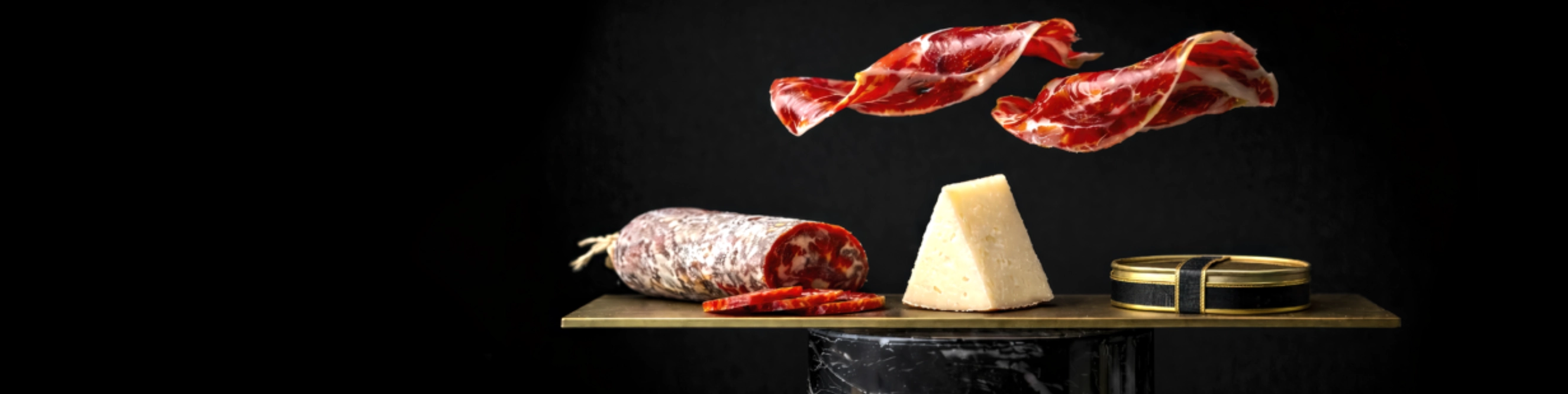 fotografia de un trozo de queso y embutido para charcutexpo