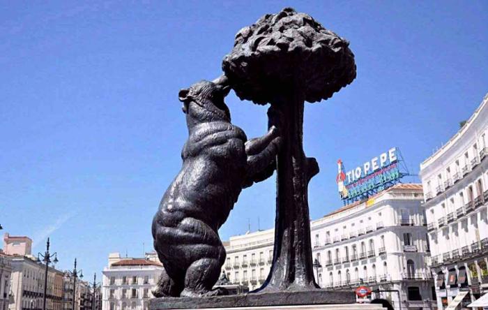 Estatua Oso y Madroño en detalle