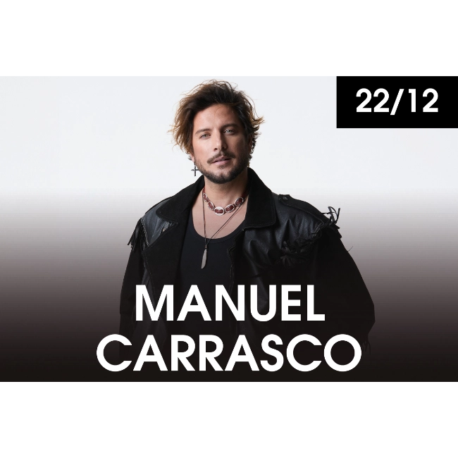 Foto de Manuel Carrasco con un traje negro