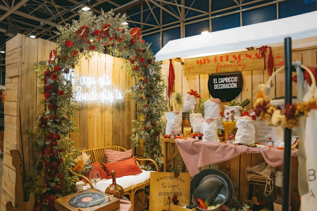 Arco para bodas con flores en Bodaeventos Boutique