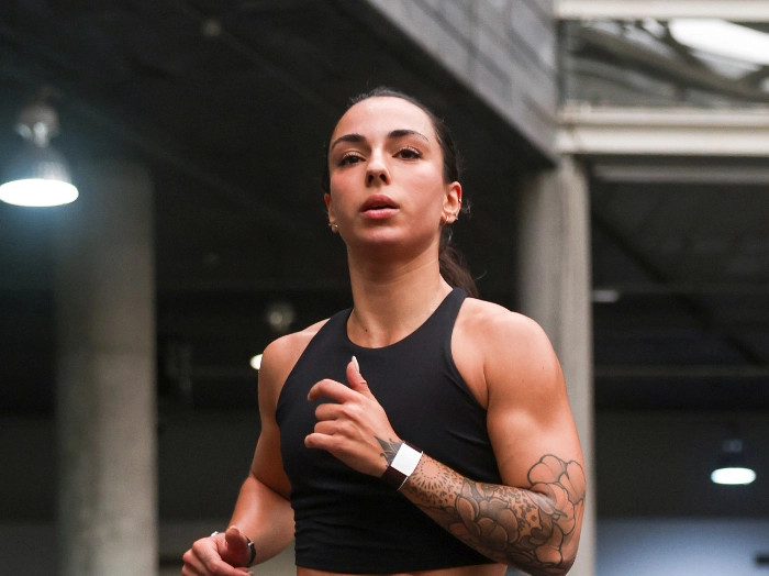 chica corriendo en hybrid day Madrid