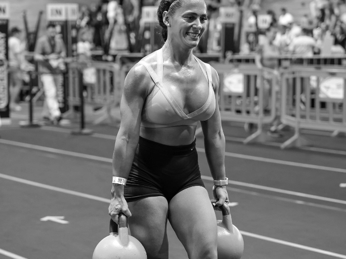 chica llevando peso en hybrid day Madrid