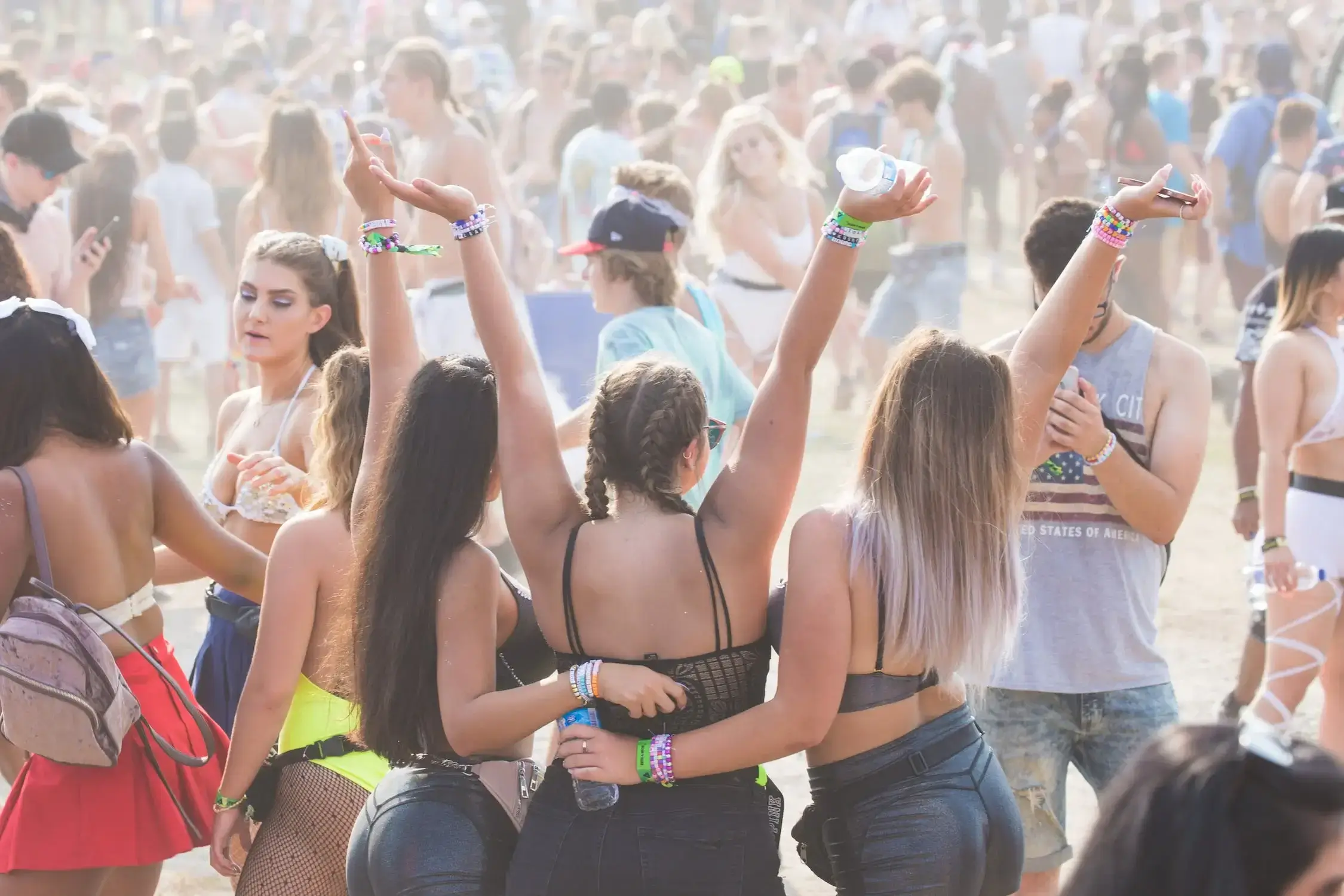Chicas en un festival