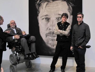 Chuck Close con Brad Pitt