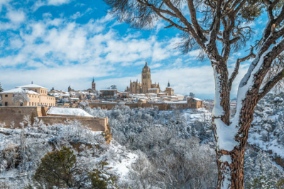 La ciudad de Segovia nevada