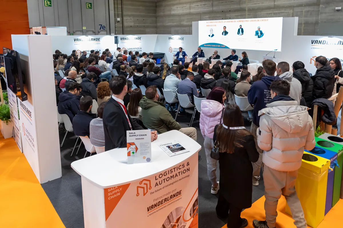 conferencia en stand de logistics