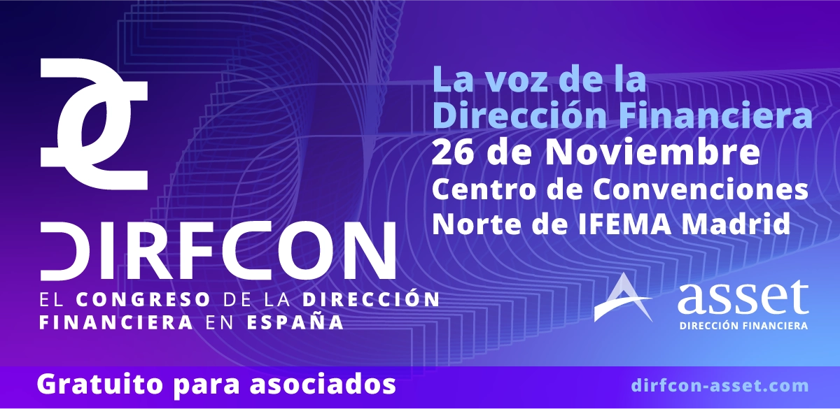 dos ponentes hablando encima de un escenario sentados en dos butacas en Dirfcon 2023
