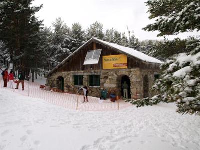 Estación de esquí cerca de Madrid en la Sierra de Guadarrama durante el invierno