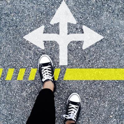 imagen flechas señalando diferentes caminos