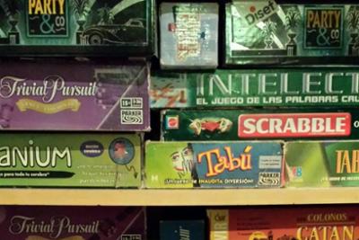 Juegos de mesa apilados